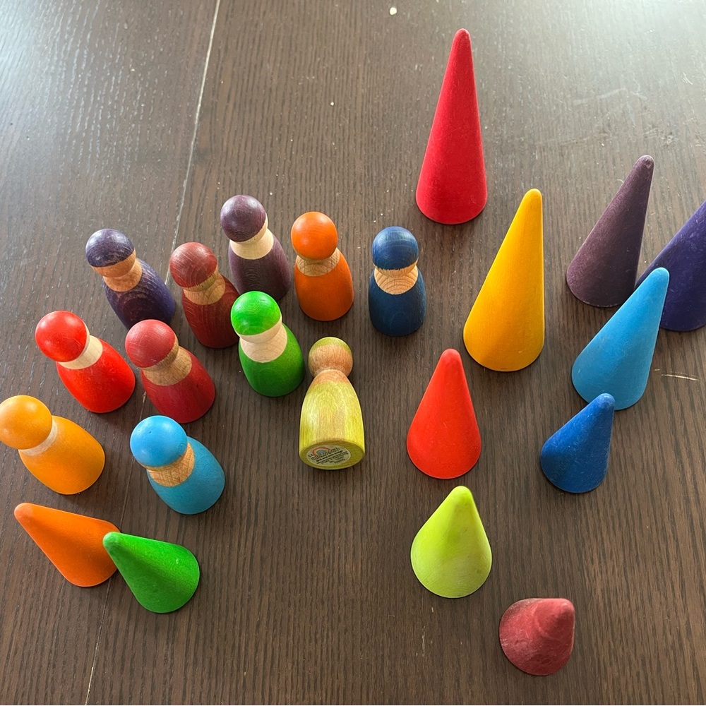 Grimms wooden friends and trees peg dolls in primary color - Picture 2 of 2